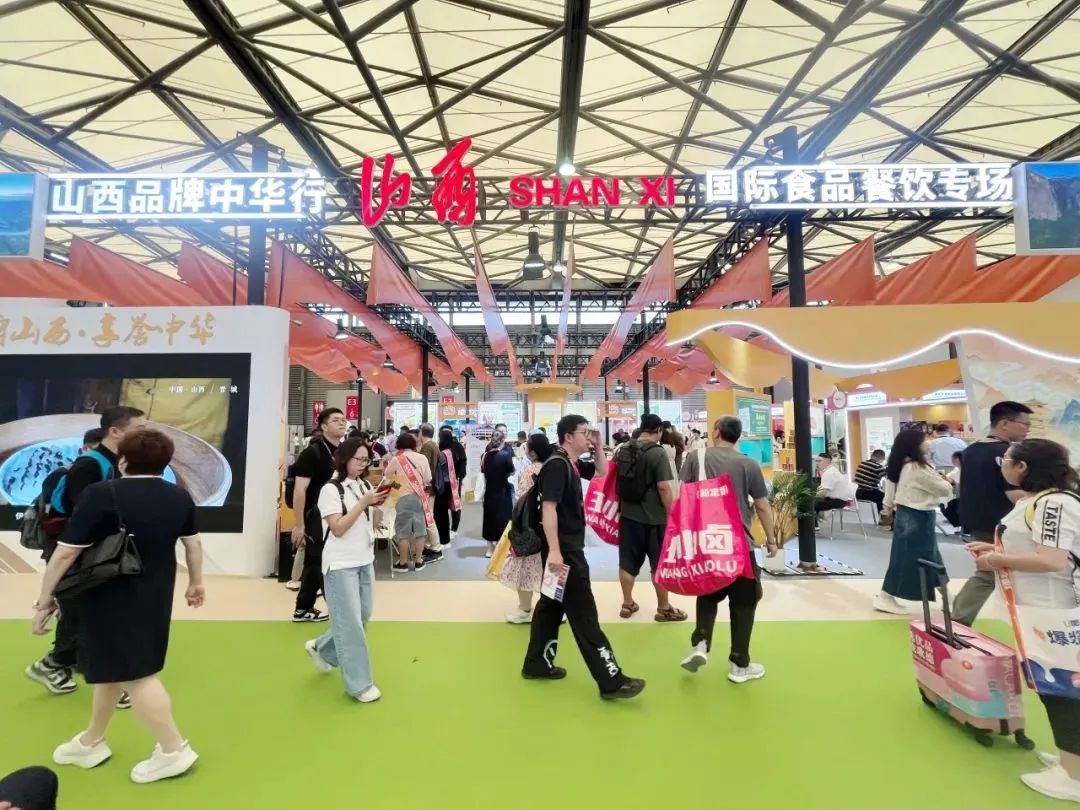 圖為山西品牌中華行國際食品餐飲展區(qū)。山西經(jīng)濟(jì)日報全媒體記者 劉業(yè)飛 攝